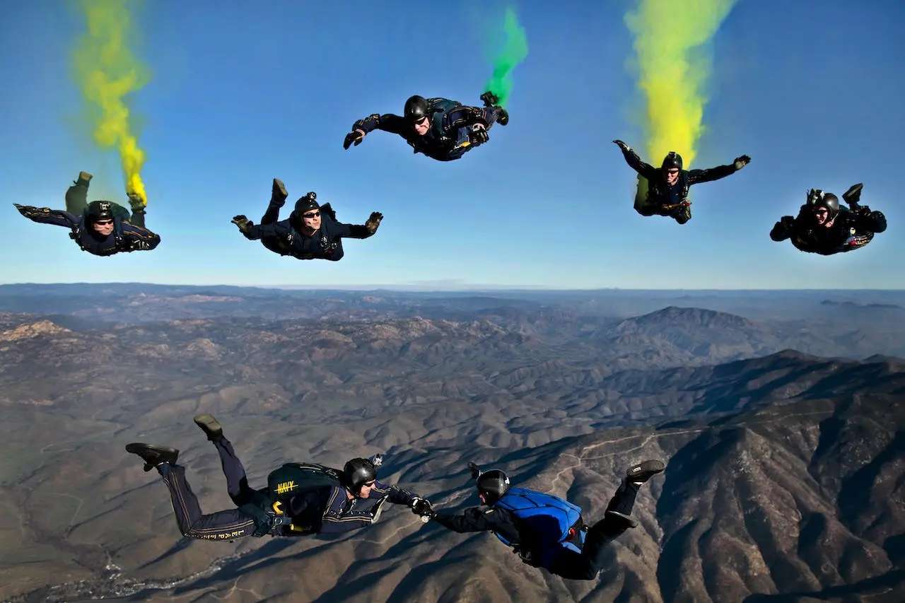 Skydiving vs Base Jumping